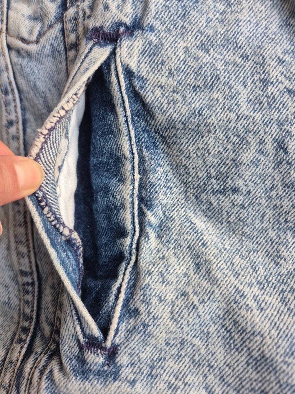 Vintage'80s Levi's 70507-0219 Made in USA Stonewashed Denim Trucker Jacket - Picture 9 of 15